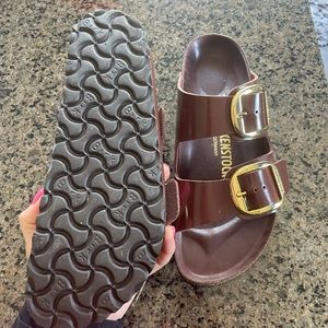 Size 37 chocolate brown Arizona Birkenstocks. Only worn around the house.